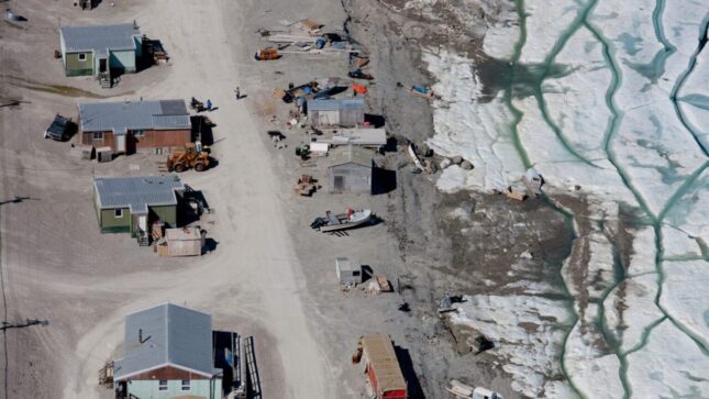 Reconsidering Arctic Resilience: Community Bonds and Coping with Change